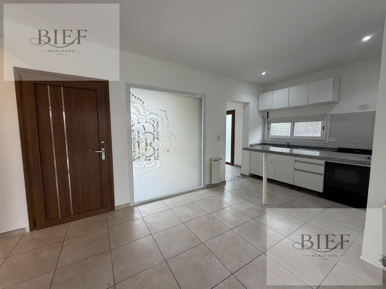 Casa en Casas de Santa María — imagen 1